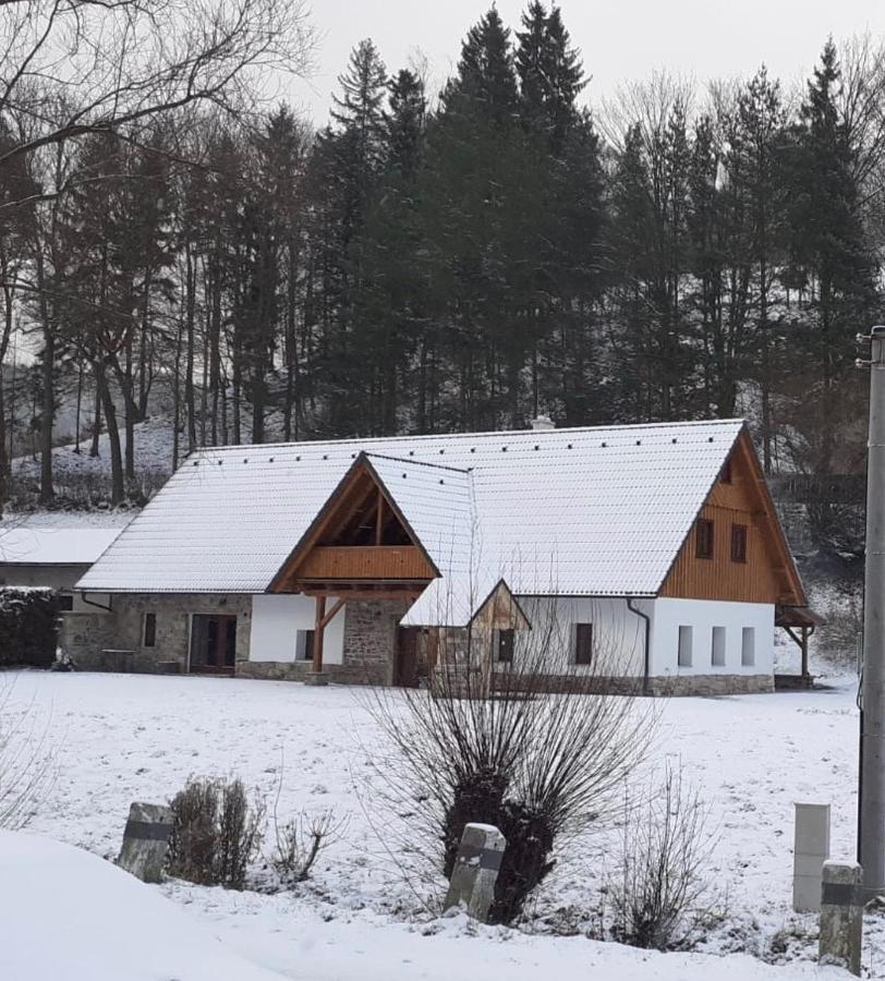 Вілла The Retreat Zdarky Екстер'єр фото